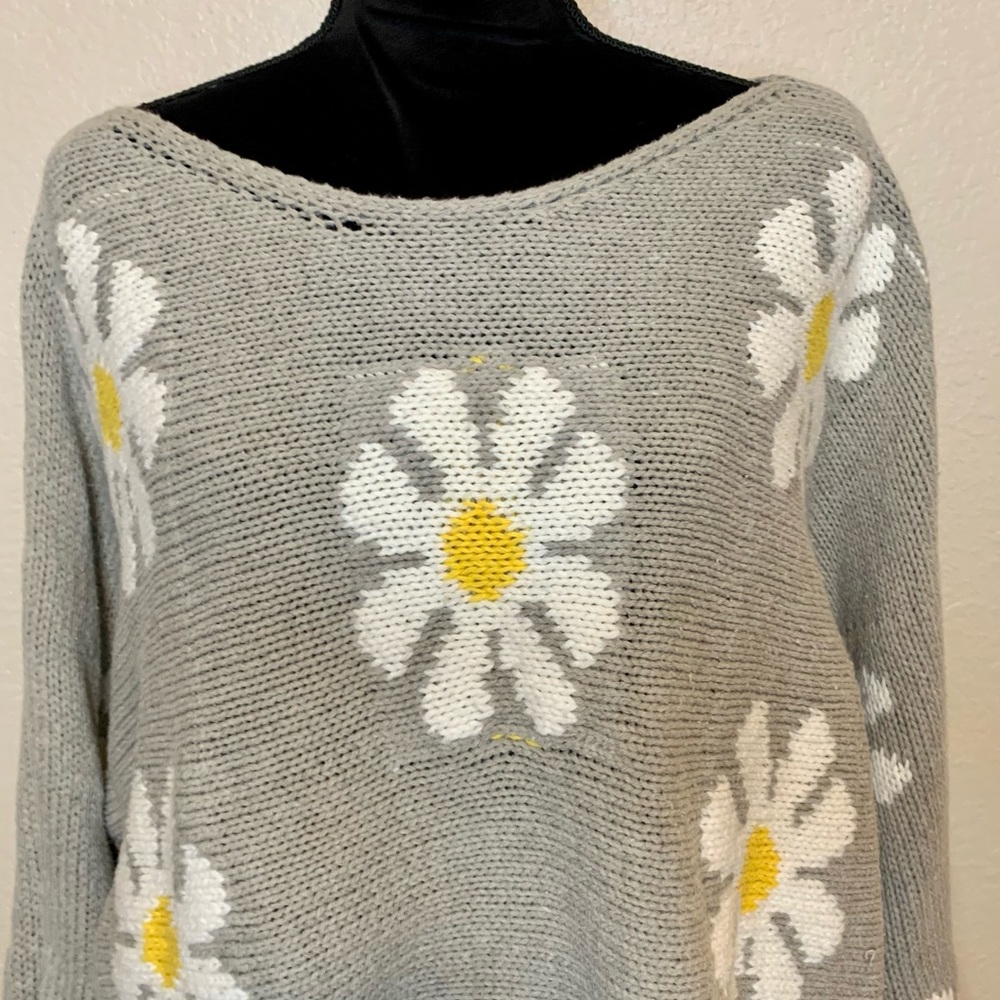 Storia Daisy Girl Cropped Sweater Bell Sleeves Gray White Yellow Size Medium - Picture 5 of 16